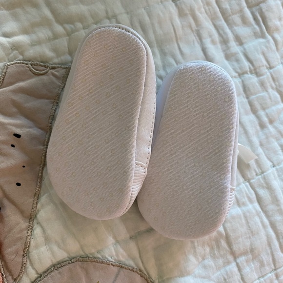 NWOT! White Eyelet Soft Shoes - Picture 2 of 4